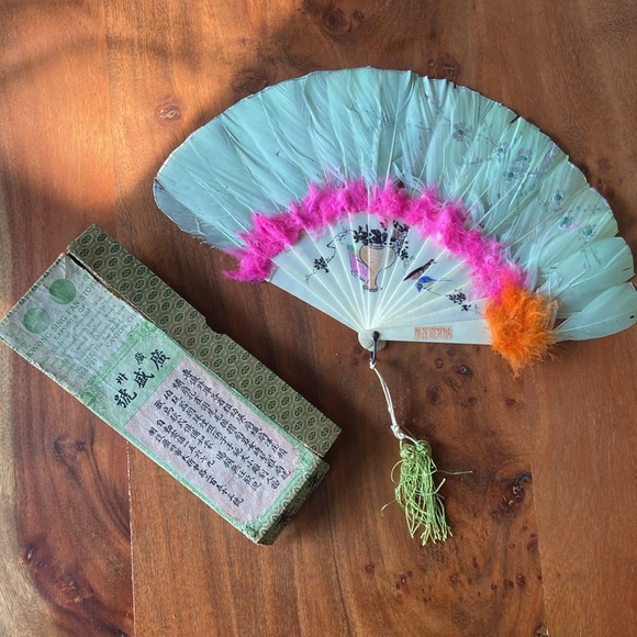 Vintage Chinese feather fan hand painted beautiful artwork kwong sing fan store - Picture 10 of 15